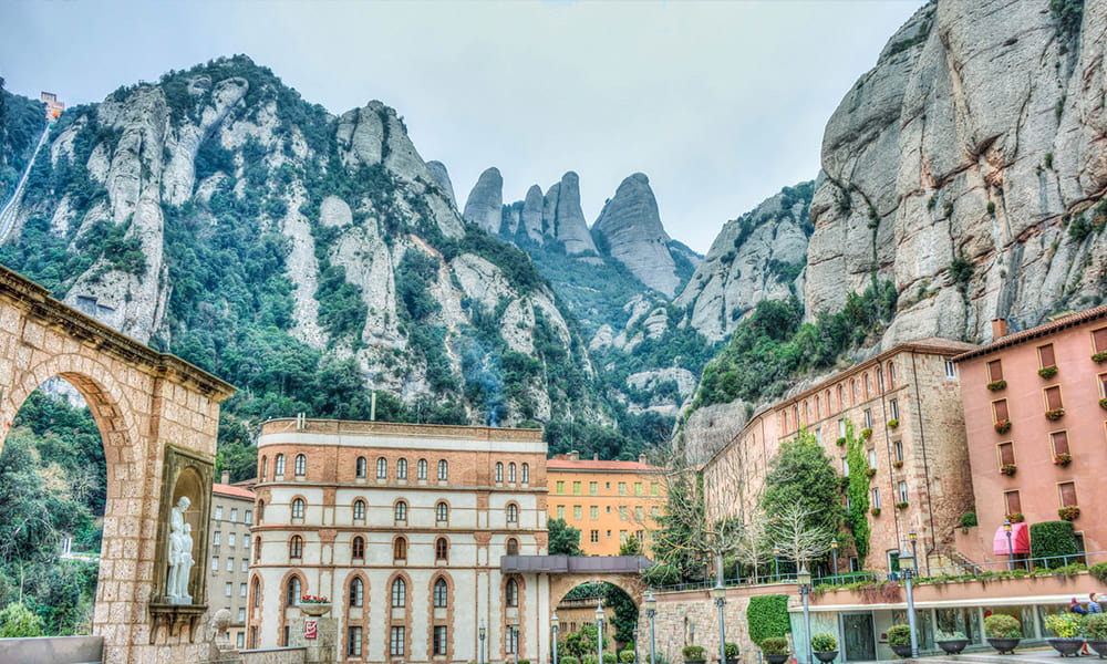 Visita a Montserrat: la montaña, el monasterio, cómo llegar de Barcelona...