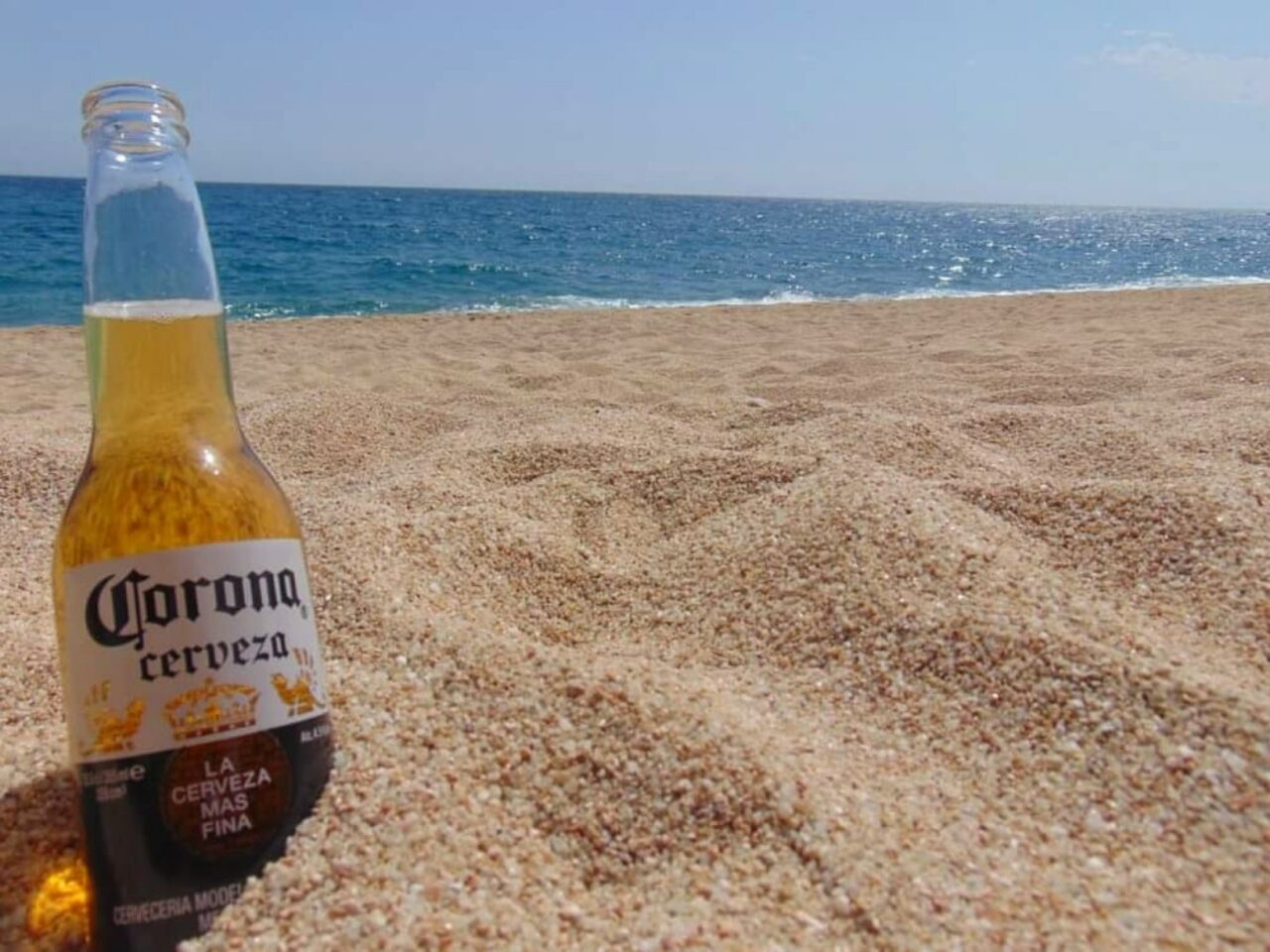 terrazas en la playa de barcelona- cerveza