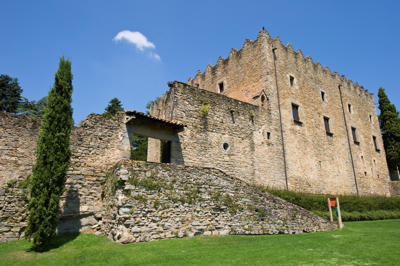 where to see castles near barcelona, montesquiu