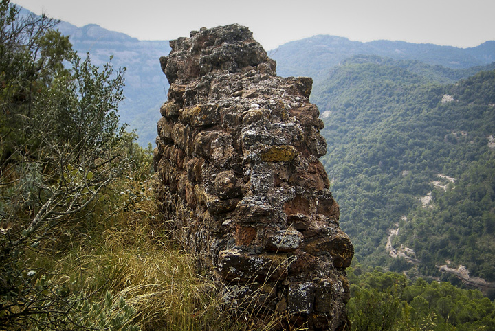 where to see castles near barcelona, mura